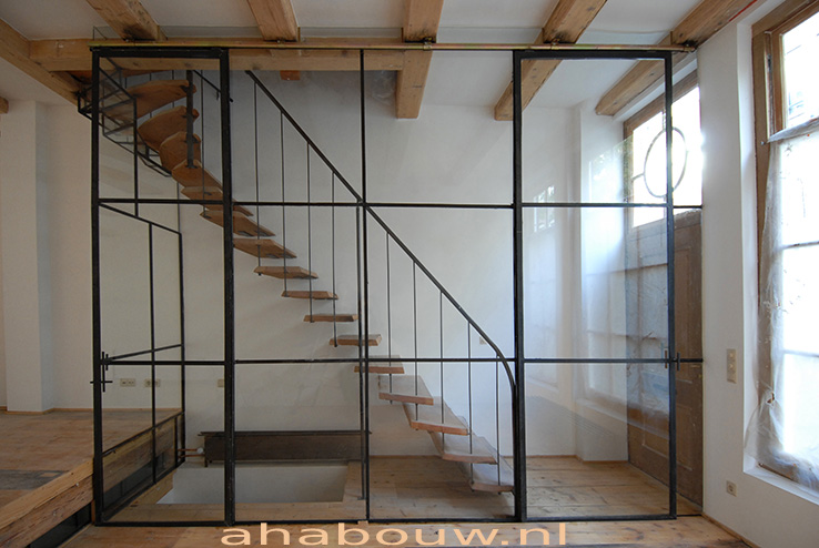 Glas staal ombouw trappenhuis
